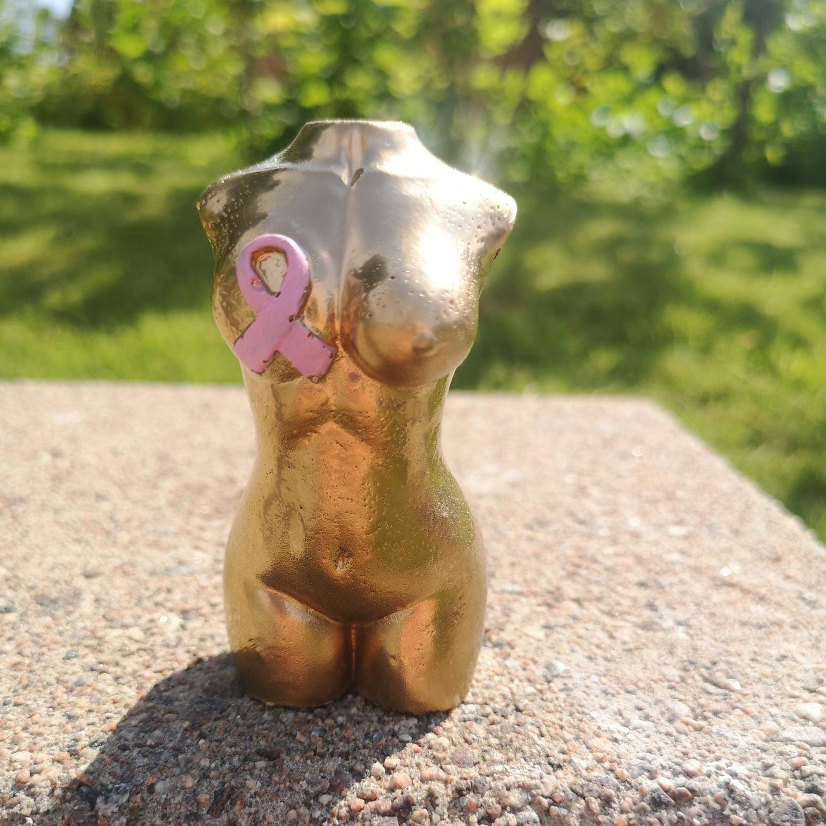 Rosabandet kvinna (bröstcanserfonden)
